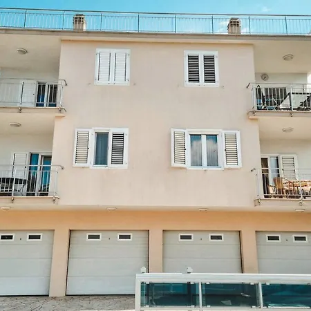 Apartment Milla 2 *